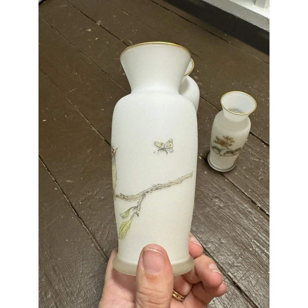 Enesco Vintage Porcelain Bud Vase White w/ Colorful Bird Design Set of 3‎ Japan